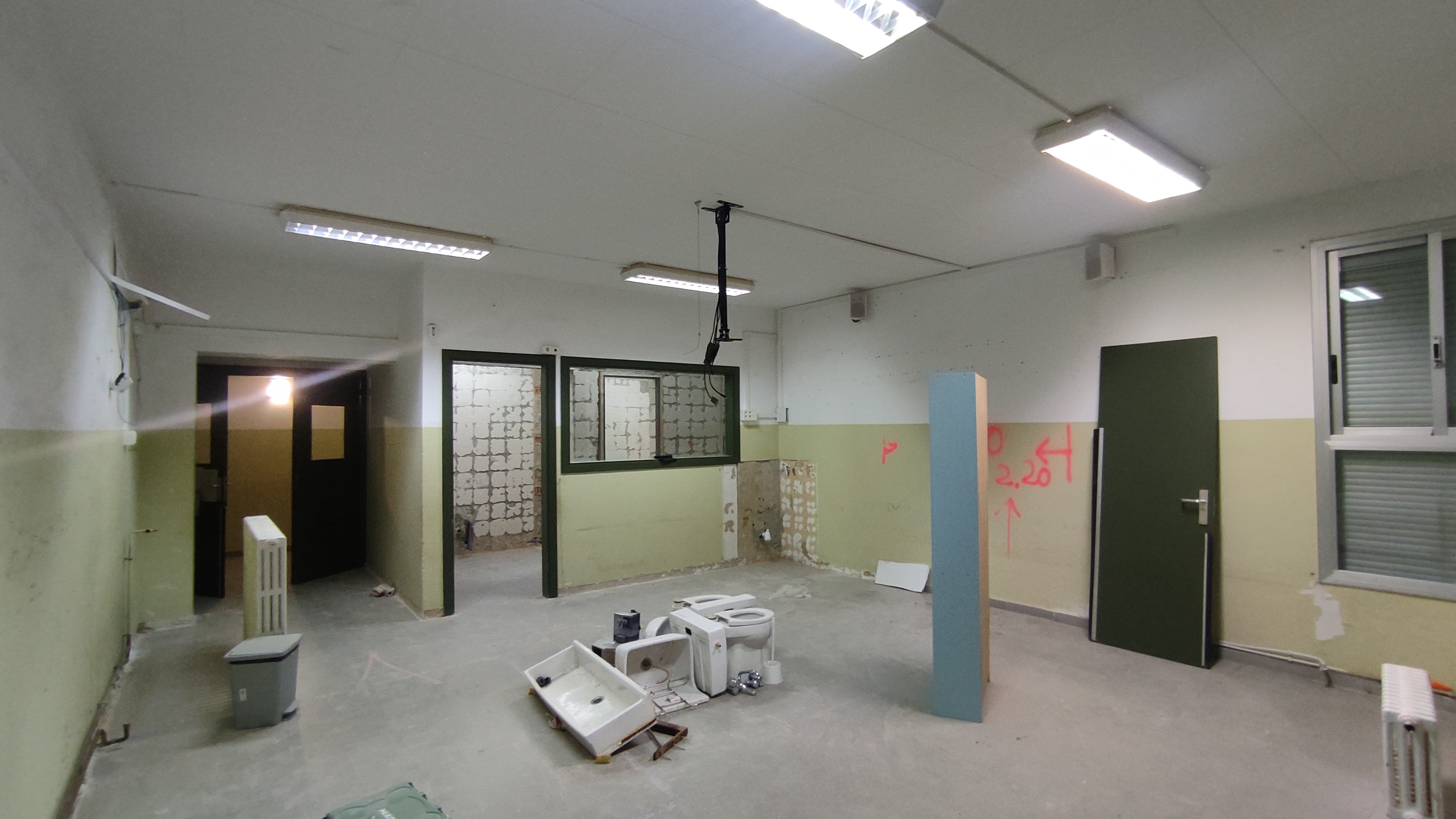 Iniciades les obres de redistribució i adaptació de diversos espais de l'escola cingle roig per a la implantació del 1r cicle d'educació infantil