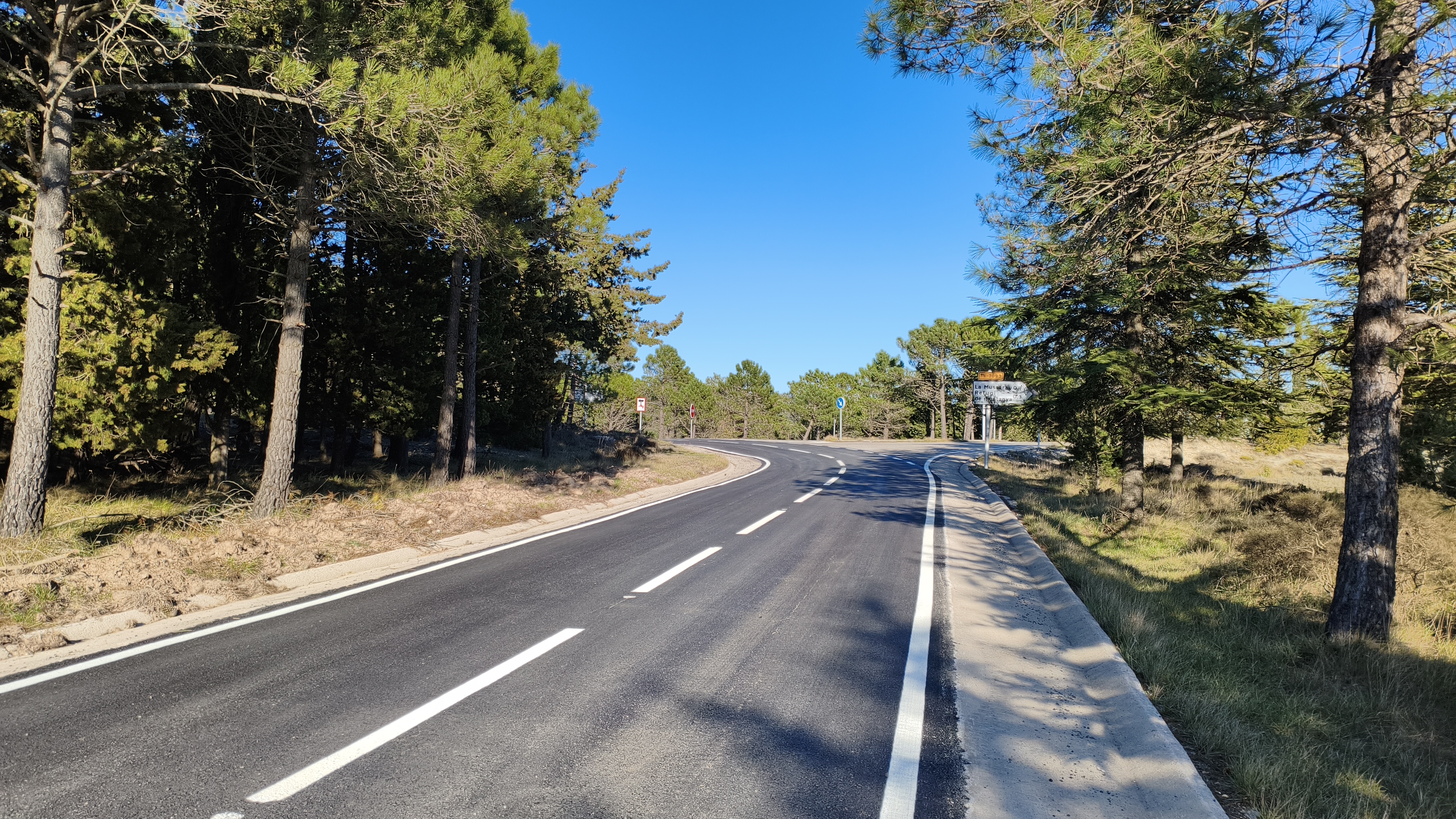 La diputació de tarragona duu a terme obres de millora del ferm i la seguretat de la carretera t 704